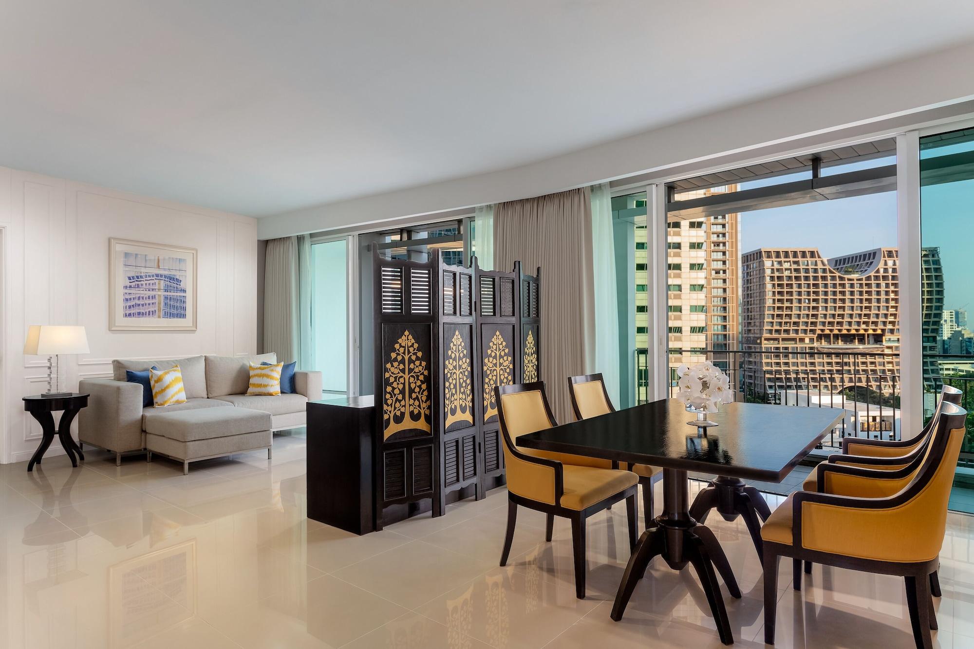 Dusit Suites Hotel Ratchadamri, Bangkok Buitenkant foto A suite at the hotel