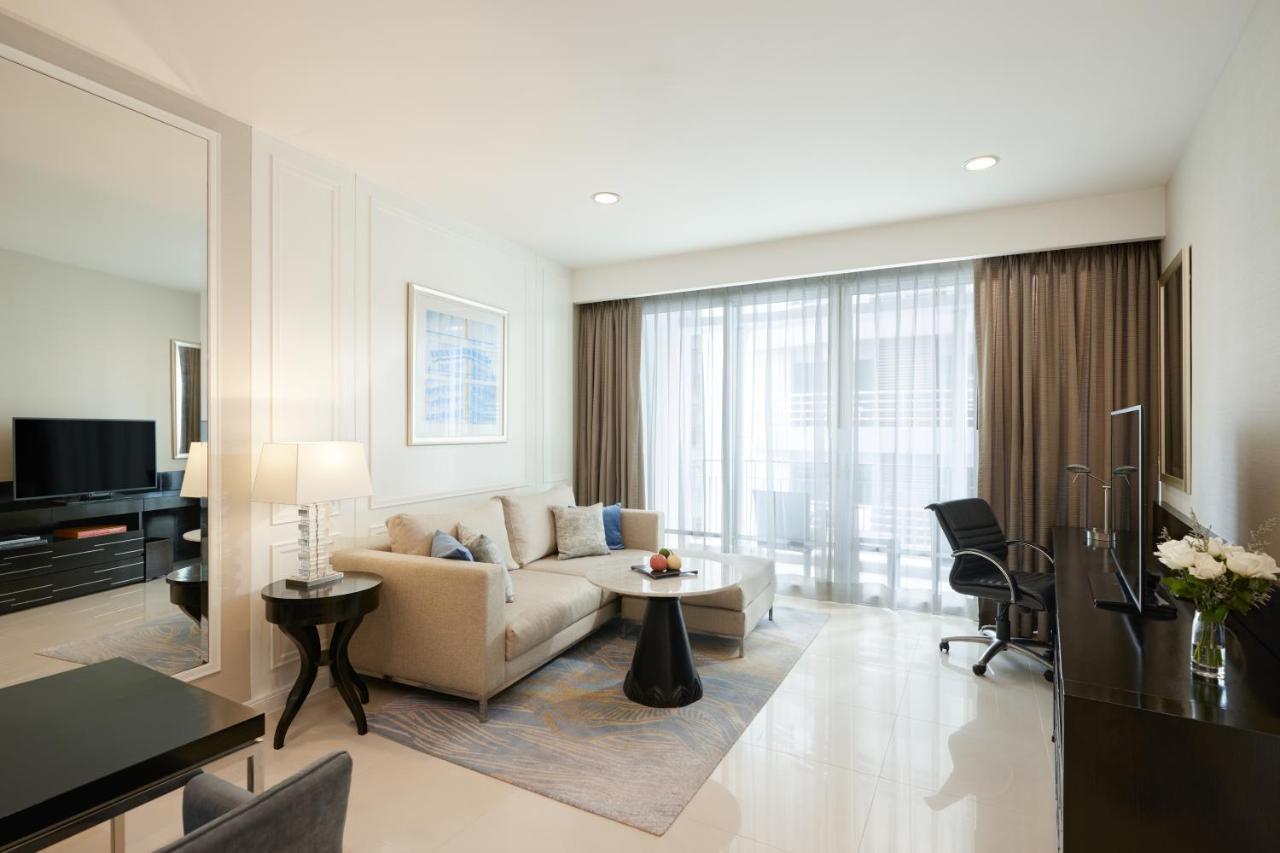 Dusit Suites Hotel Ratchadamri, Bangkok Buitenkant foto A living room in a serviced apartment in Singapore