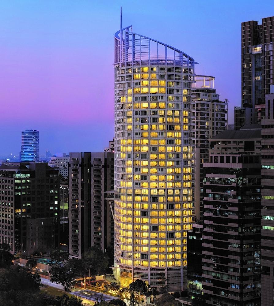 Dusit Suites Hotel Ratchadamri, Bangkok Buitenkant foto The building at night