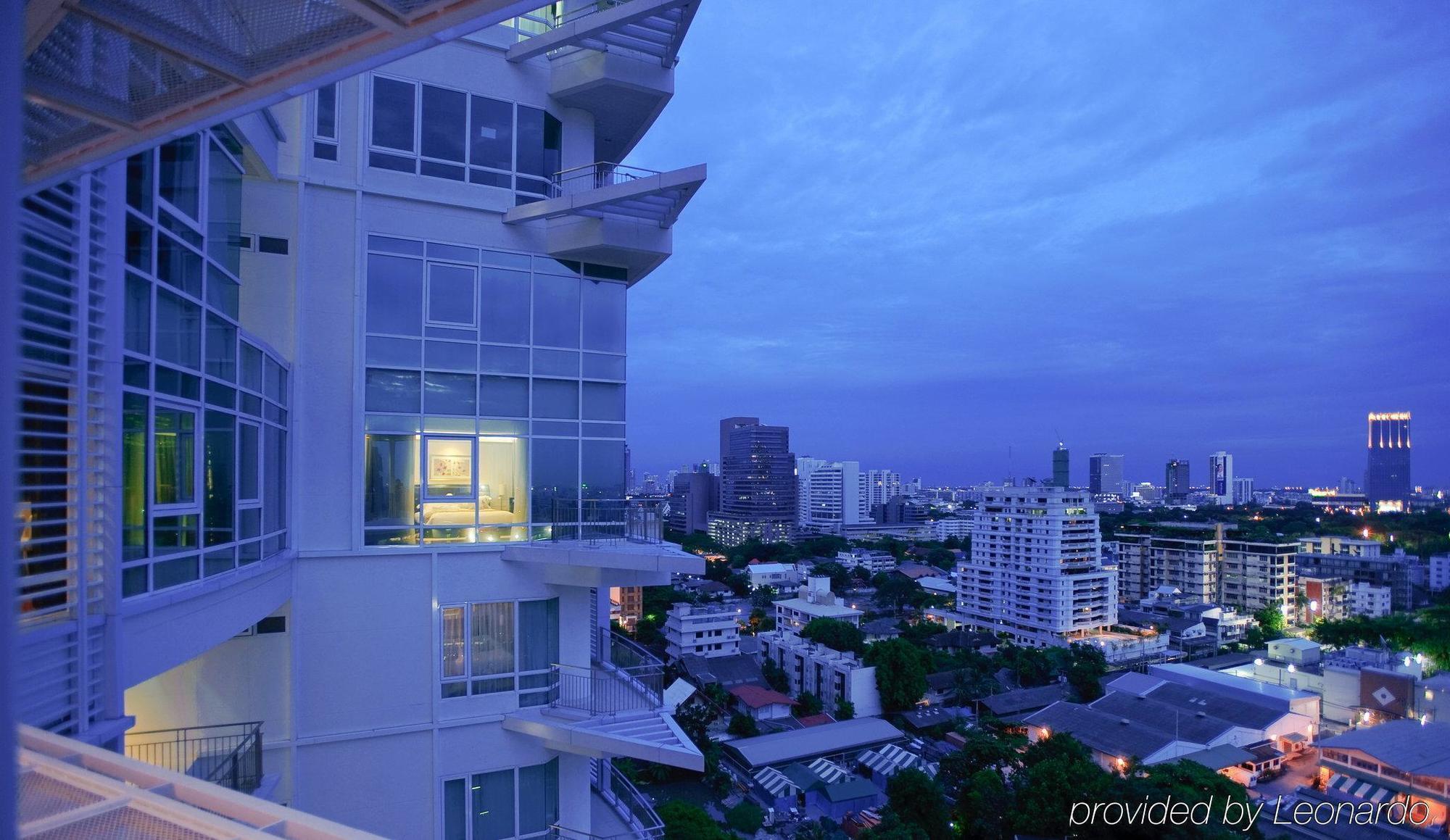Dusit Suites Hotel Ratchadamri, Bangkok Buitenkant foto View from the 10th floor