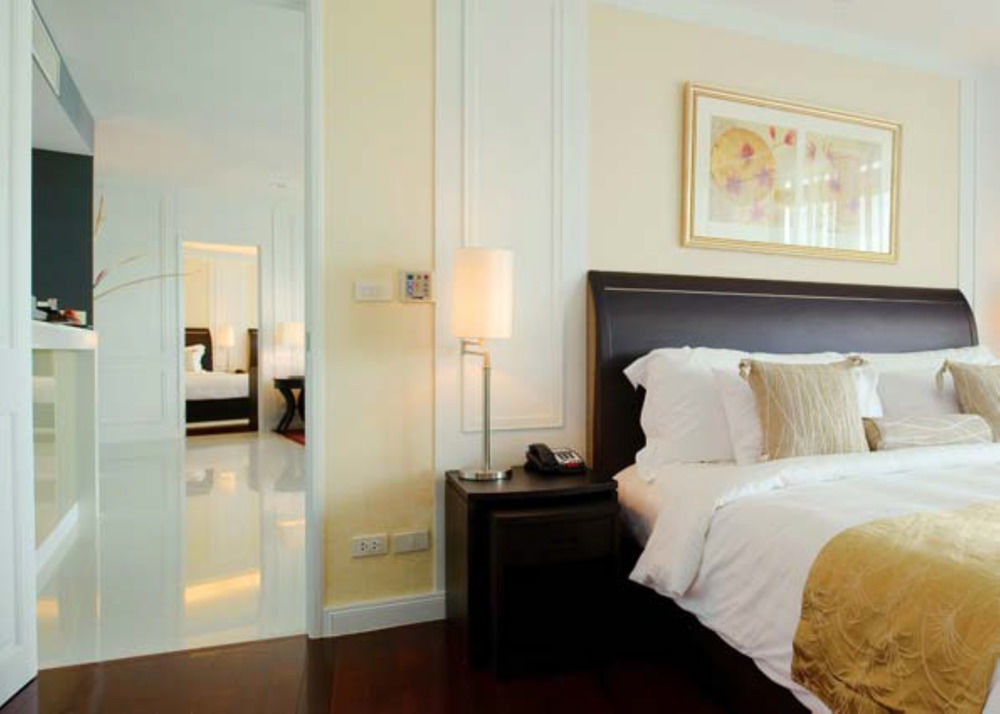 Dusit Suites Hotel Ratchadamri, Bangkok Buitenkant foto A bedroom at the hotel