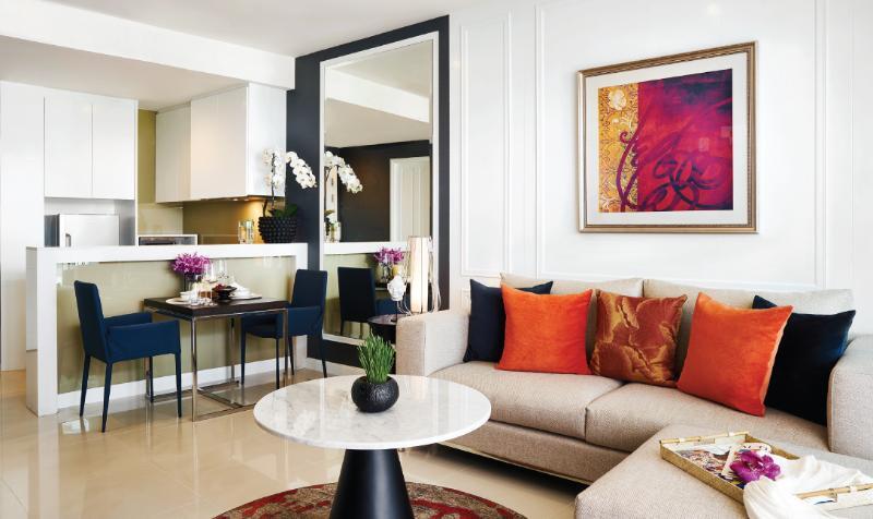 Dusit Suites Hotel Ratchadamri, Bangkok Buitenkant foto A living room in a typical apartment