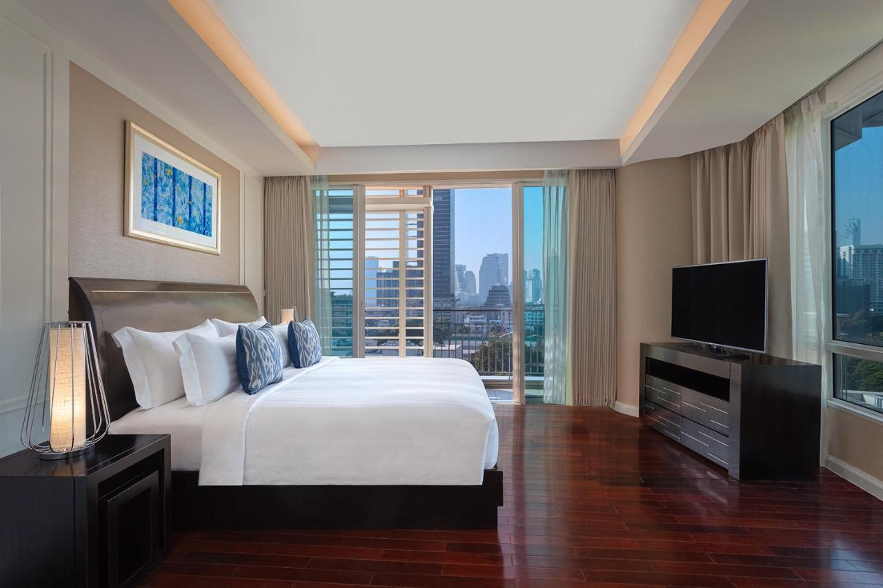 Dusit Suites Hotel Ratchadamri, Bangkok Buitenkant foto A bedroom at the hotel
